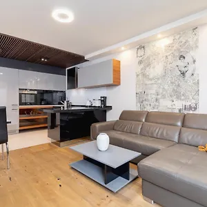 Diamond By Renters Prestige , Kraków Polska